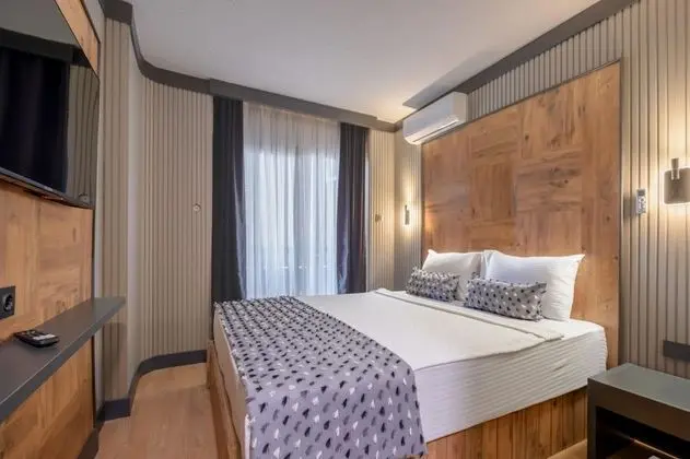 Standart Kara Manzaralı Oda