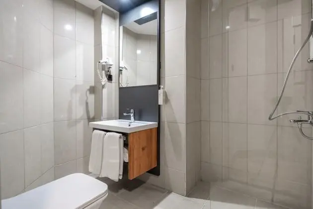 Standart Kara Manzaralı Oda