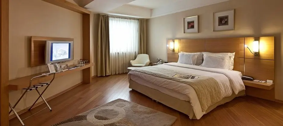 Corner Suite