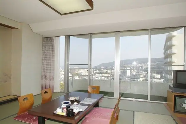 Standard Dört Kişilik Oda, Sigara İçilebilir