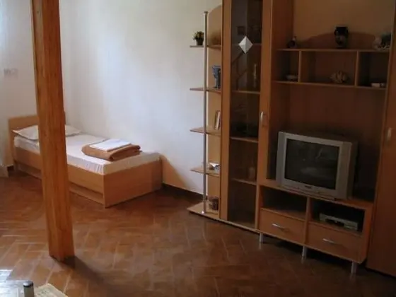 Stüdyo (Jure - ground floor studio-apartments)