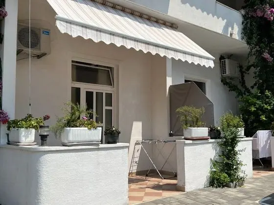 Stüdyo (Jure - ground floor studio-apartments)