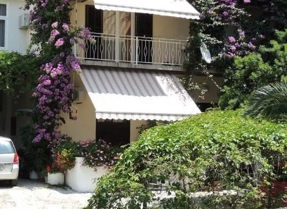 Stüdyo (Jure - ground floor studio-apartments)