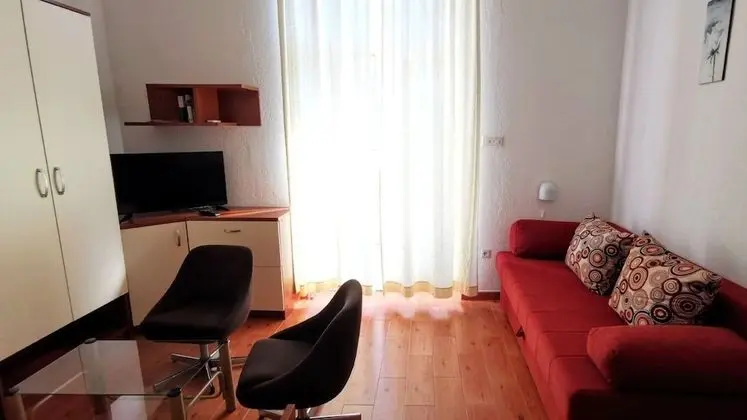 Stüdyo (Jure - ground floor studio-apartments)