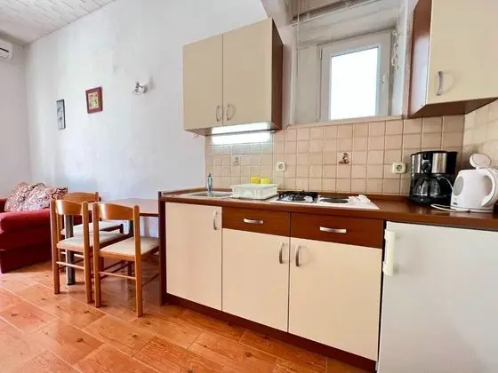 Stüdyo (Jure - ground floor studio-apartments)