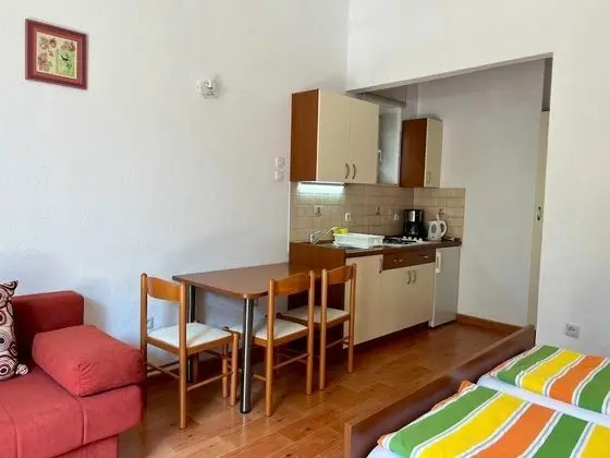Stüdyo (Jure - ground floor studio-apartments)