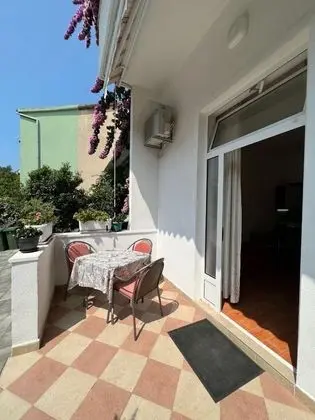 Stüdyo (Jure - ground floor studio-apartments)