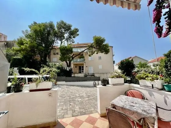 Stüdyo (Jure - ground floor studio-apartments)