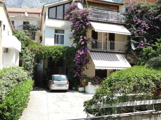 Stüdyo (Jure - ground floor studio-apartments)