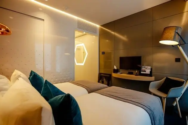 Standard Tek Büyük veya İki Ayrı Yataklı Oda, Balkon, Golf Manzaralı