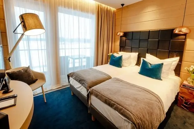 Standard Tek Büyük veya İki Ayrı Yataklı Oda, Balkon, Golf Manzaralı