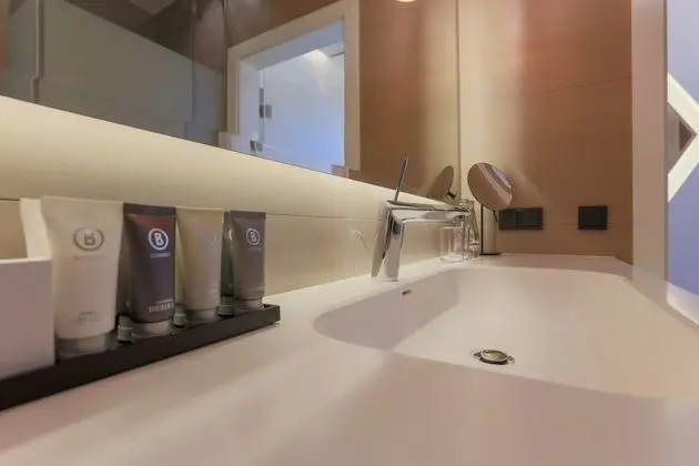 Standard Tek Büyük veya İki Ayrı Yataklı Oda, Balkon, Golf Manzaralı