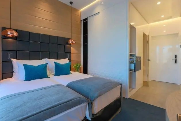 Standard Tek Büyük veya İki Ayrı Yataklı Oda, Balkon, Golf Manzaralı