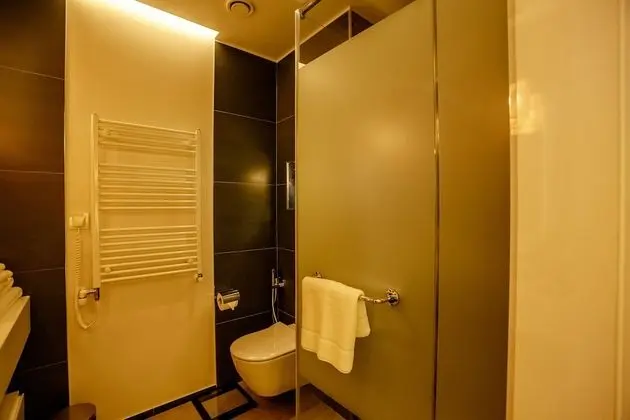 Standard Tek Büyük veya İki Ayrı Yataklı Oda, Balkon, Golf Manzaralı