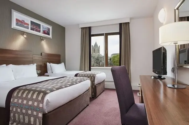 Standard İki Ayrı Yataklı Oda (1 Double & 1 Single bed)