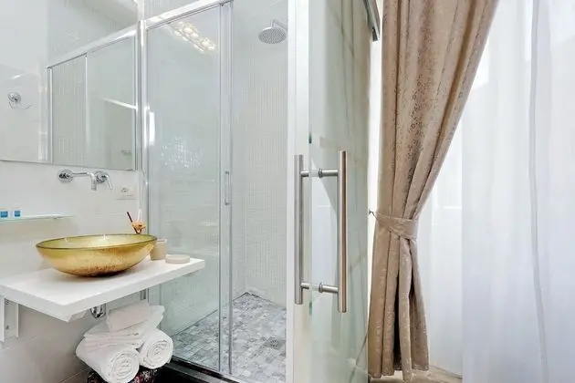 Deluxe Tek Büyük Yataklı Oda (1)