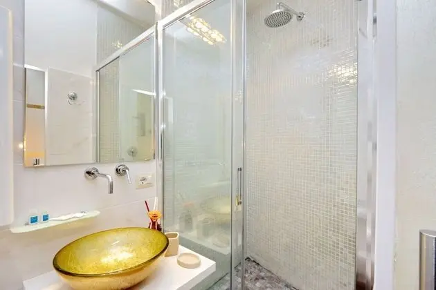 Deluxe Tek Büyük Yataklı Oda (1)