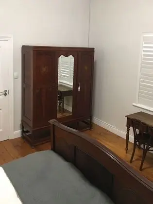 Room 2 Queen