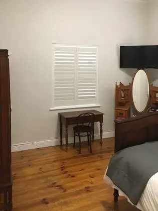 Room 2 Queen