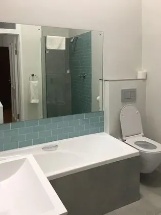 Room 2 Queen