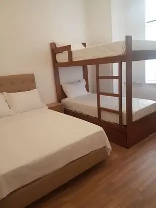 Üç Kişilik Oda, Ortak Banyo (303)