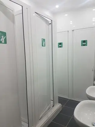 Üç Kişilik Oda, Ortak Banyo (303)