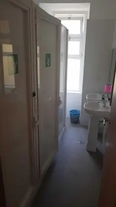 Üç Kişilik Oda, Ortak Banyo (303)