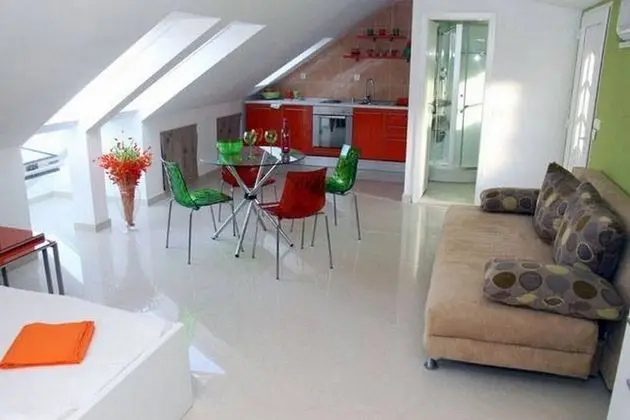 Stüdyo (Studio Apartment with Terrace)