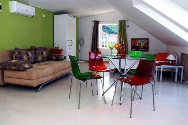 Stüdyo (Studio Apartment with Terrace)