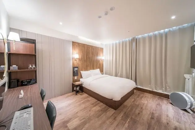 Deluxe Tek Büyük Yataklı Oda