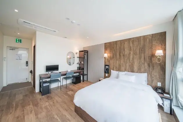 Deluxe Tek Büyük Yataklı Oda