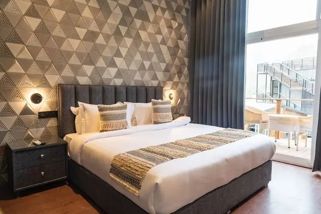 Premium Tek Büyük Yataklı Oda
