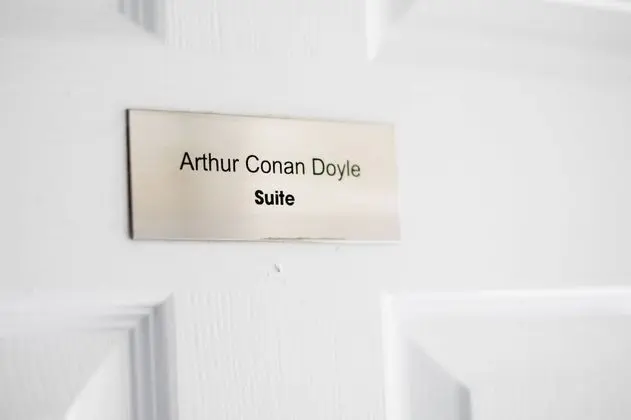 Süit, 2 Yatak Odası (Arthur Conan Doyle)