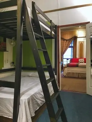 Traditional Apart Daire, Birden Çok Yatak