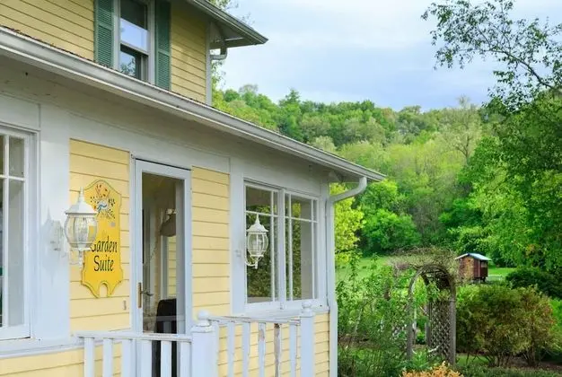 Superior Süit, 1 Yatak Odası, Özel Banyo, Bahçe Manzaralı (06 Garden Suite)