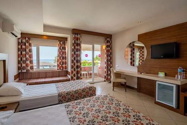 https://images.etstur.com/imgproxy/resize/2560x1440/files/images/hotelImages/etsrooms/877/Justiniano_Club_Alanya_20241210124628_1.jpg
