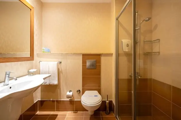 https://images.etstur.com/imgproxy/resize/2560x1440/files/images/hotelImages/etsrooms/877/Justiniano_Club_Alanya_20241210124628_2.jpg