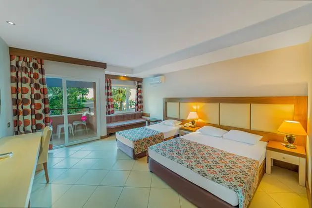 https://images.etstur.com/imgproxy/resize/2560x1440/files/images/hotelImages/etsrooms/877/Justiniano_Club_Alanya_20241210124628_4.jpg