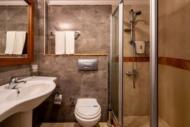 https://images.etstur.com/imgproxy/resize/2560x1440/files/images/hotelImages/etsrooms/877/Justiniano_Club_Alanya_20241210125118_0.jpg