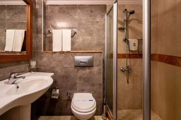 https://images.etstur.com/imgproxy/resize/2560x1440/files/images/hotelImages/etsrooms/877/Justiniano_Club_Alanya_20241210125118_0.jpg