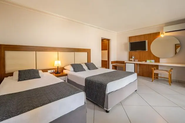 https://images.etstur.com/imgproxy/resize/2560x1440/files/images/hotelImages/etsrooms/877/Justiniano_Club_Alanya_20241210125207_3.jpg