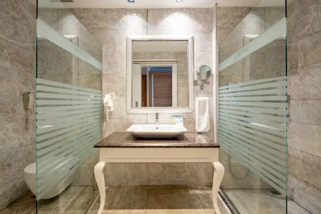https://images.etstur.com/imgproxy/resize/2560x1440/files/images/hotelImages/etsrooms/118/Justiniano_Deluxe_Resort_20241210102229_2.jpg