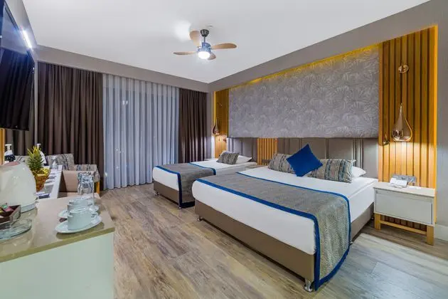 https://images.etstur.com/imgproxy/resize/2560x1440/files/images/hotelImages/etsrooms/118/Justiniano_Deluxe_Resort_20241210113135_4.jpg