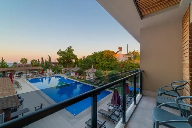 https://images.etstur.com/imgproxy/resize/2560x1440/files/images/hotelImages/etsrooms/118/Justiniano_Deluxe_Resort_20241210113135_5.jpg