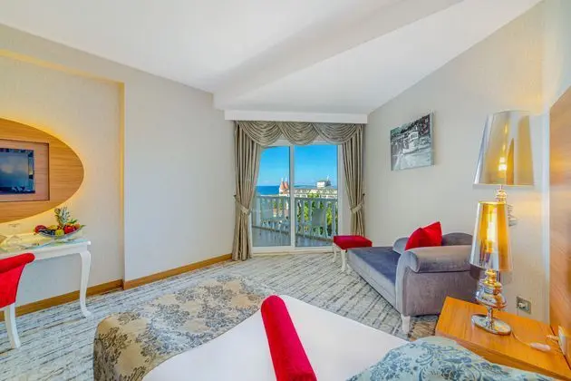 https://images.etstur.com/imgproxy/resize/2560x1440/files/images/hotelImages/etsrooms/118/Justiniano_Deluxe_Resort_20241210113135_7.jpg
