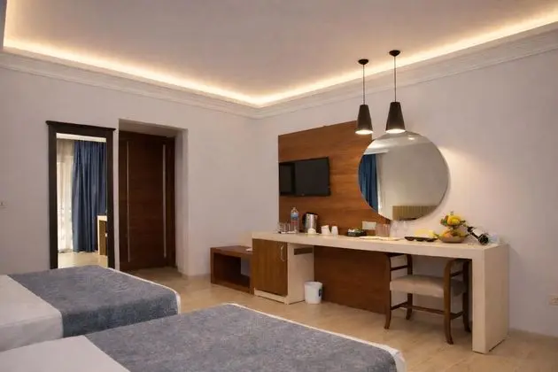 https://images.etstur.com/imgproxy/resize/2560x1440/files/images/hotelImages/etsrooms/118/Justiniano_Deluxe_Resort_20260311161824_3.jpg