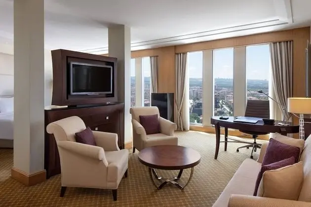 Deluxe Oda, 2 Çift Kişilik Yatak, Sigara İçilebilir, Şehir Manzaralı