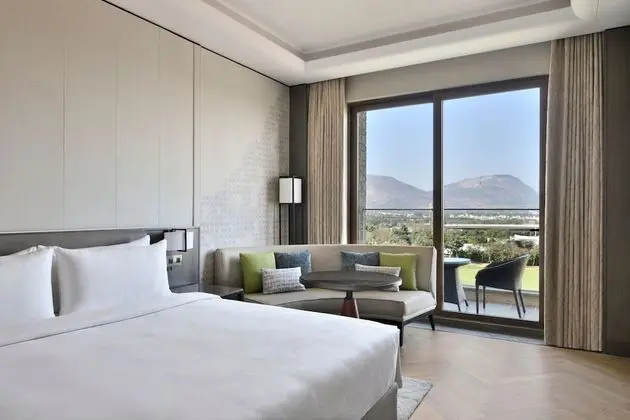 Signature Oda, 2 Büyük (Queen) Boy Yatak, Sigara İçilmez, Balkon