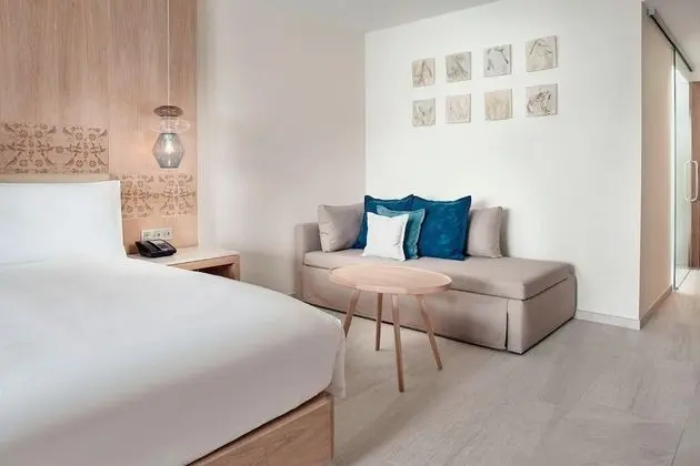 Club 91 for 2 Adults, Deluxe Rooms, 1 King Bed, Non Smoking