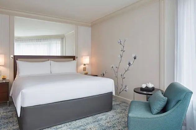 Executive Room, 1 King Bed, City View